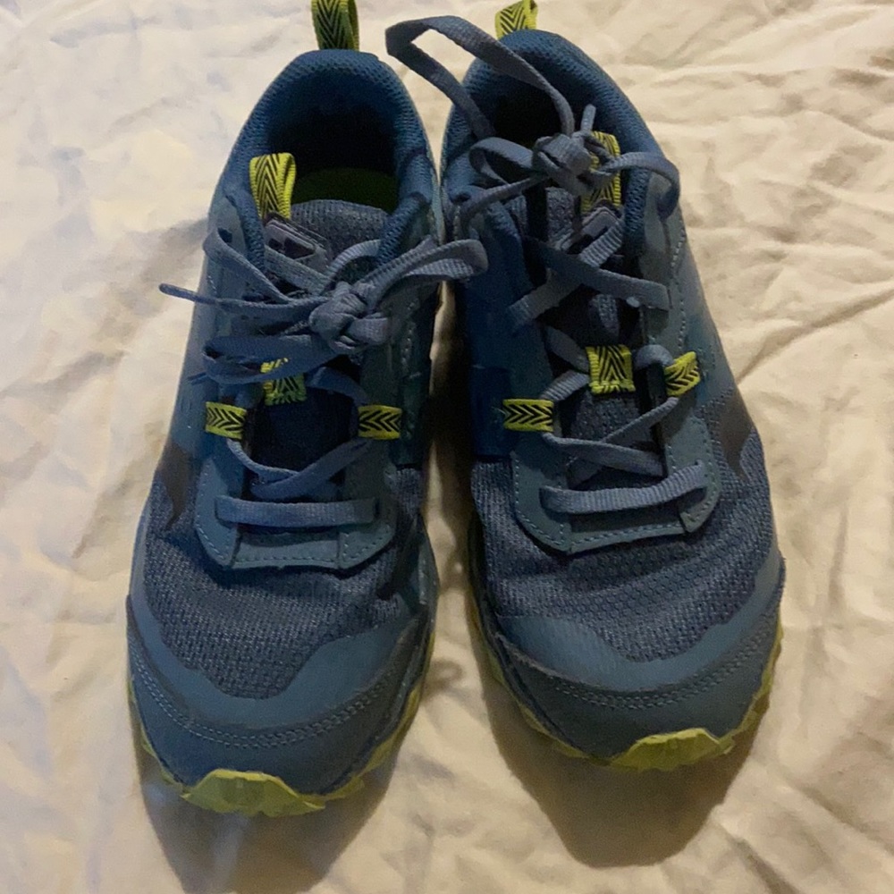Saucony size 3 boy trail runner